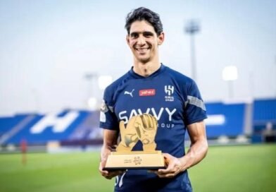 Yassine Bono wins Best goalkeeper award_ Proleaguefootballsaudi.com